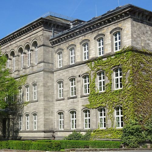 2880px-Max-Planck-Gymnasium_Göttingen_Hauptgebäude1